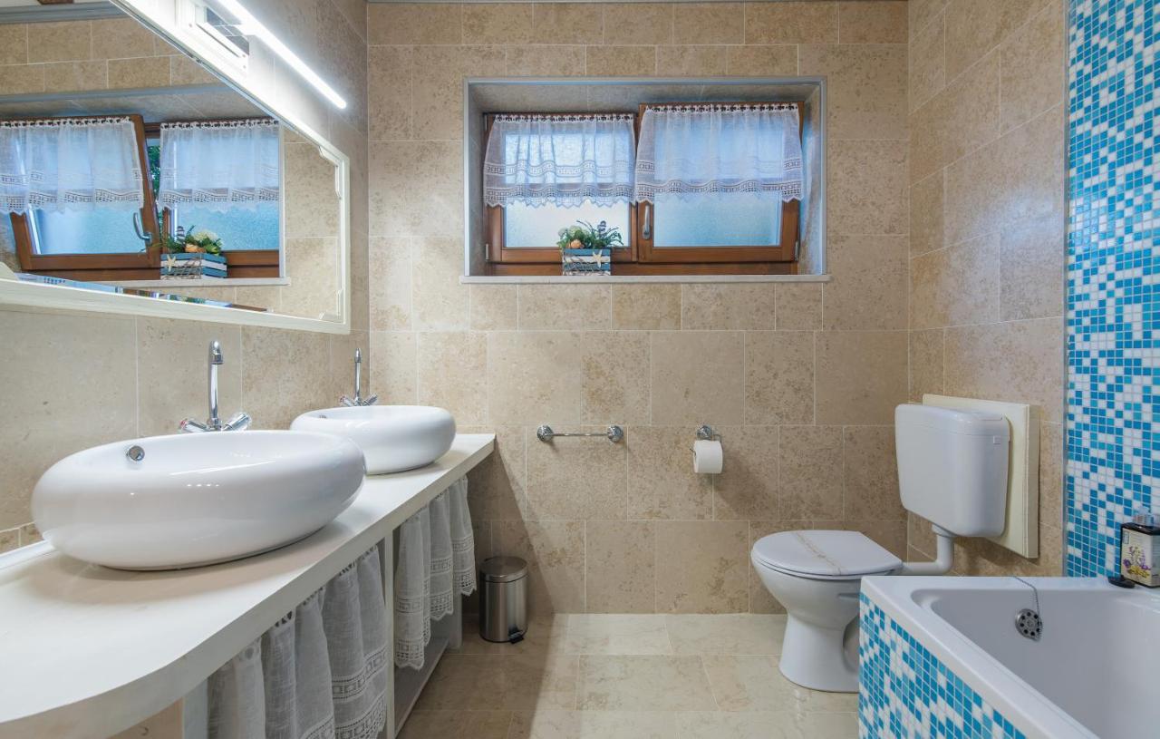 פאזין Family Villa Lipica With Private Pool And Jacuzzi מראה חיצוני תמונה