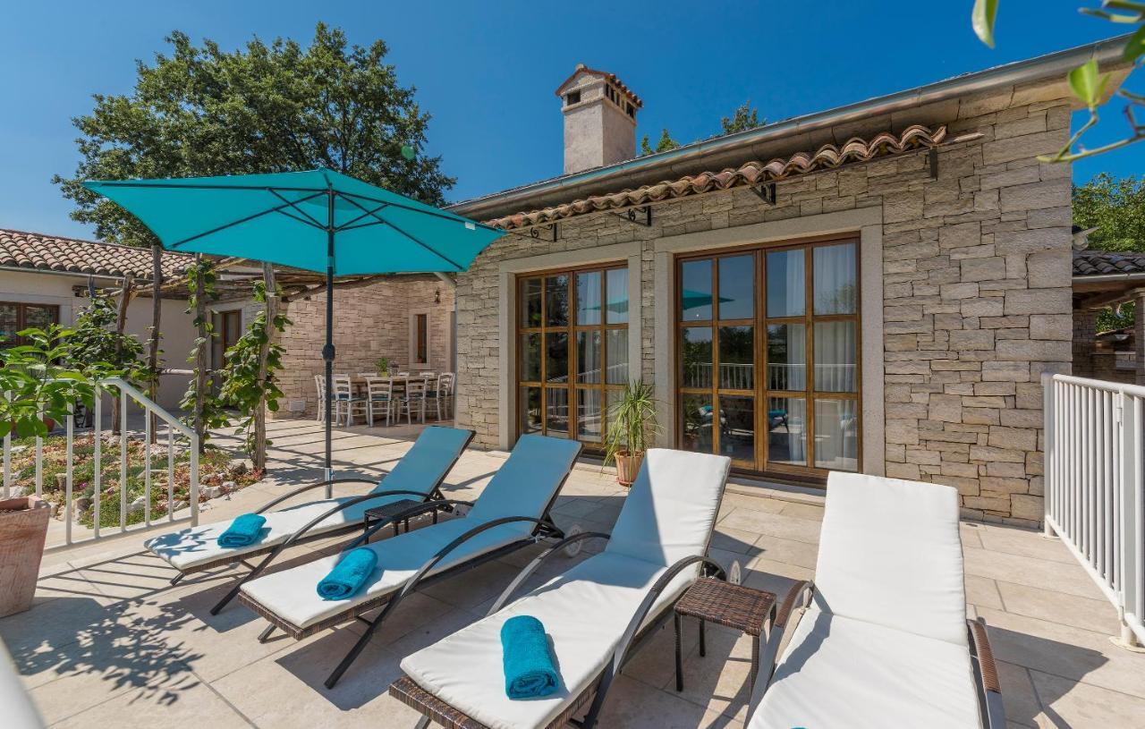 פאזין Family Villa Lipica With Private Pool And Jacuzzi מראה חיצוני תמונה