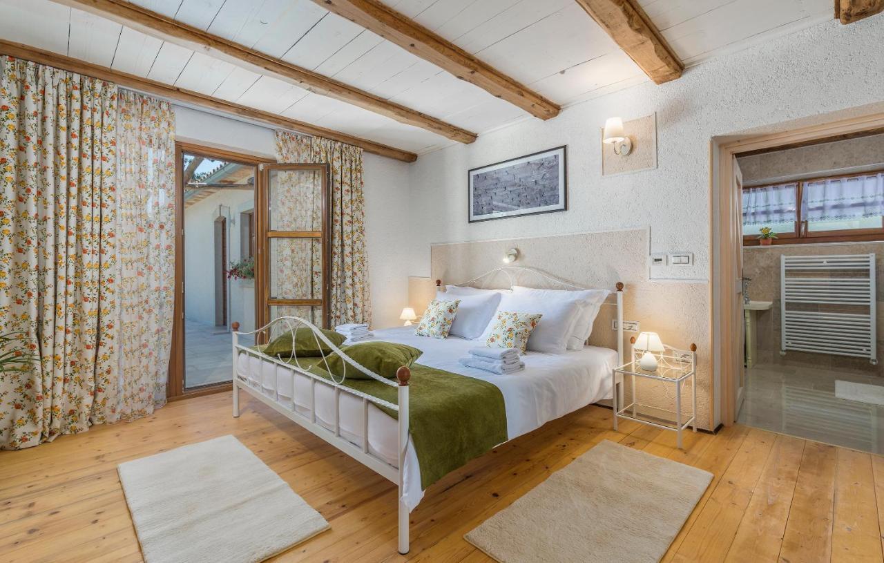 פאזין Family Villa Lipica With Private Pool And Jacuzzi מראה חיצוני תמונה