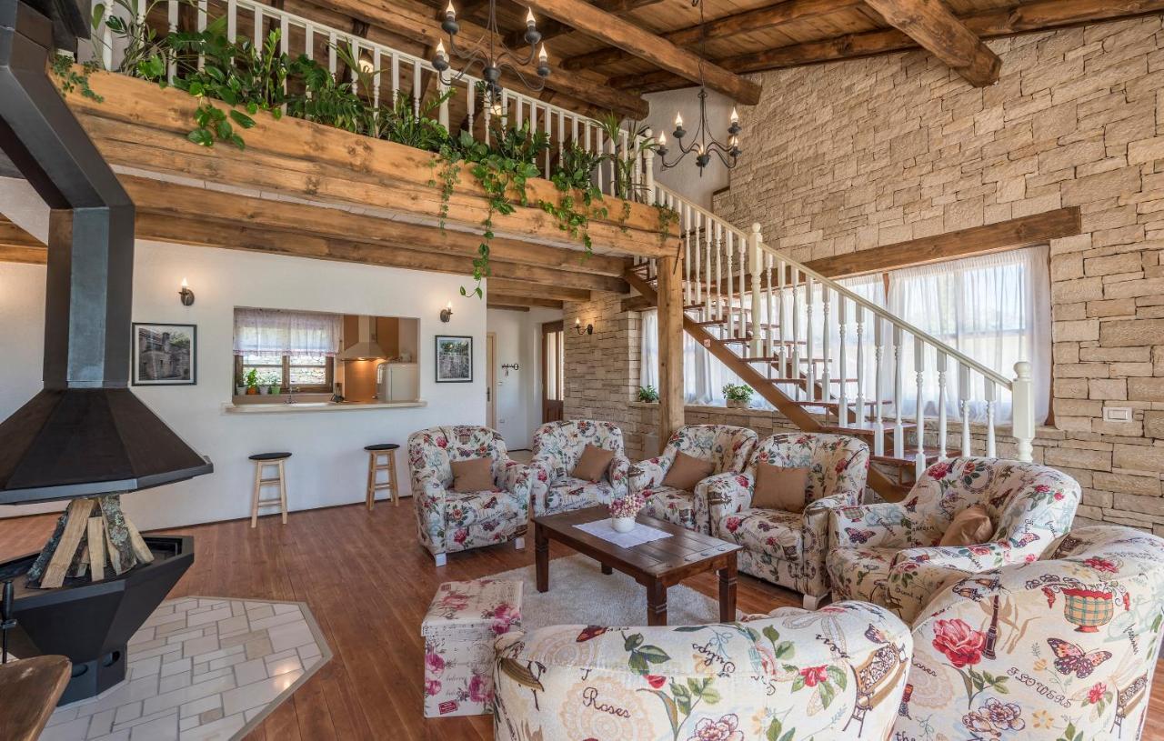 פאזין Family Villa Lipica With Private Pool And Jacuzzi מראה חיצוני תמונה