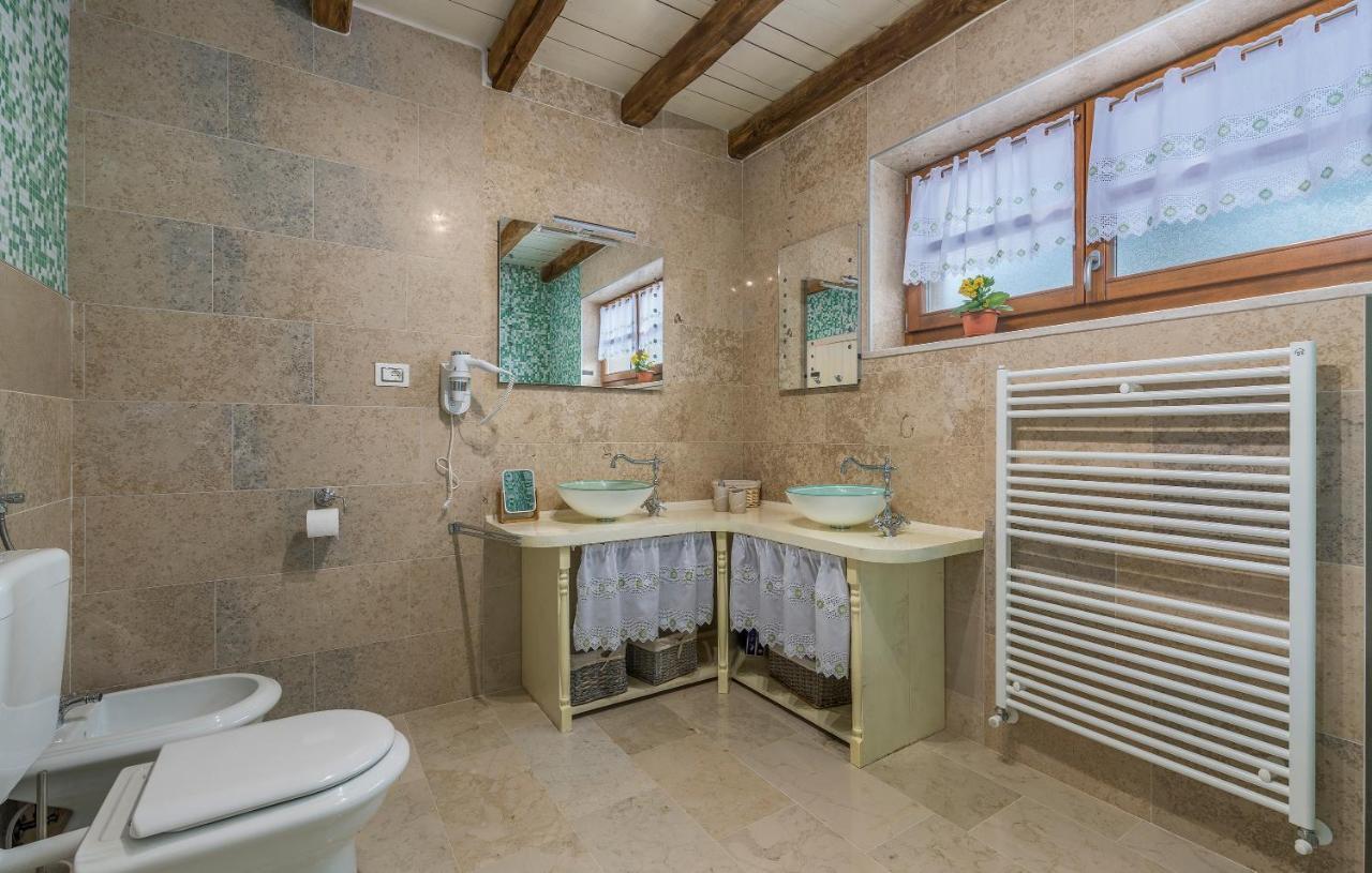 פאזין Family Villa Lipica With Private Pool And Jacuzzi מראה חיצוני תמונה